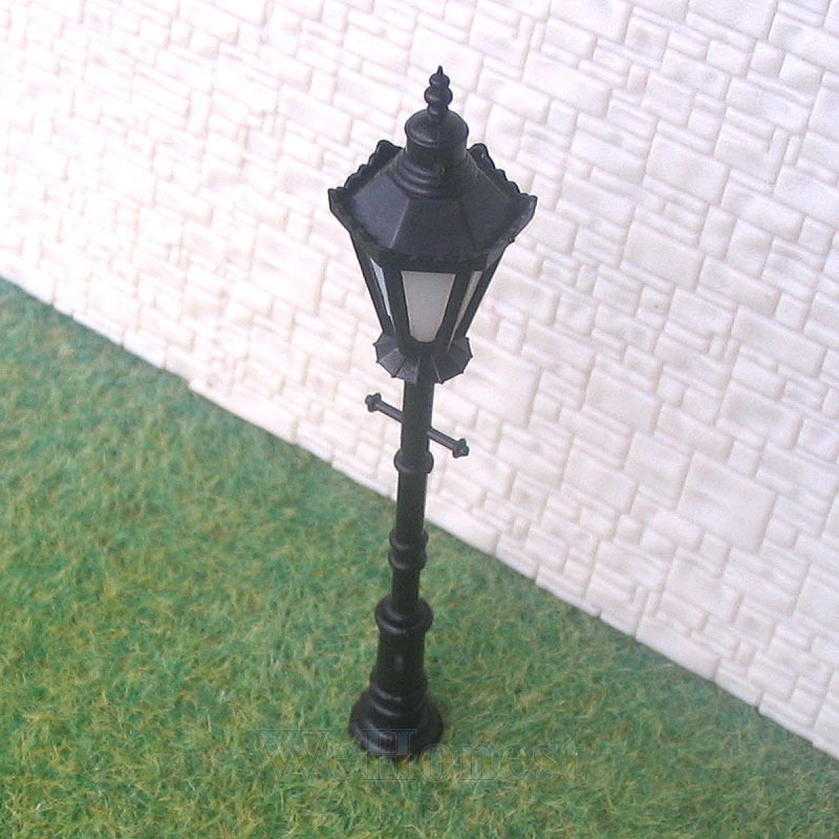 2  x  O Scale Long Life antique Lampposts LEDs Made #H8 (WeHonest)